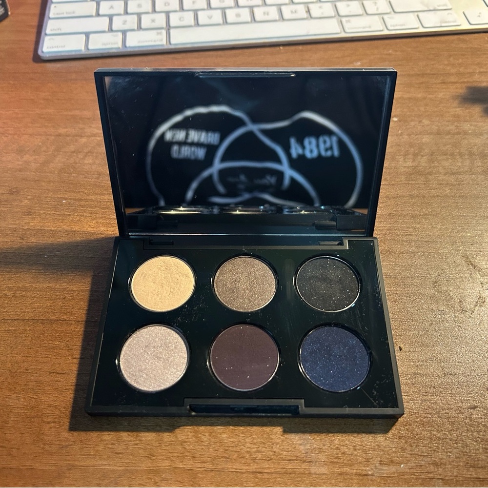 Rare & discontinued! Smashbox Smokebox Eyeshadow Palette!